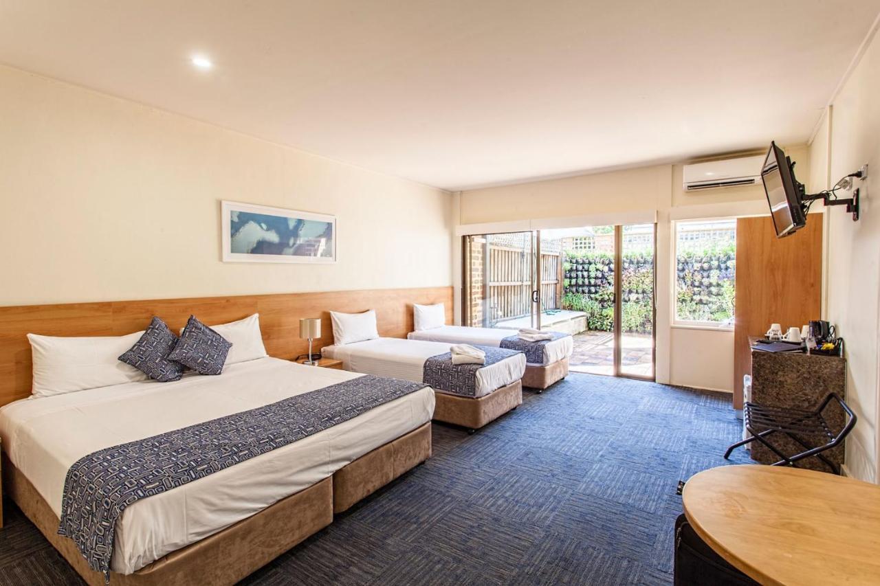 Nightcap At High Flyer Hotel Bankstown Exterior foto