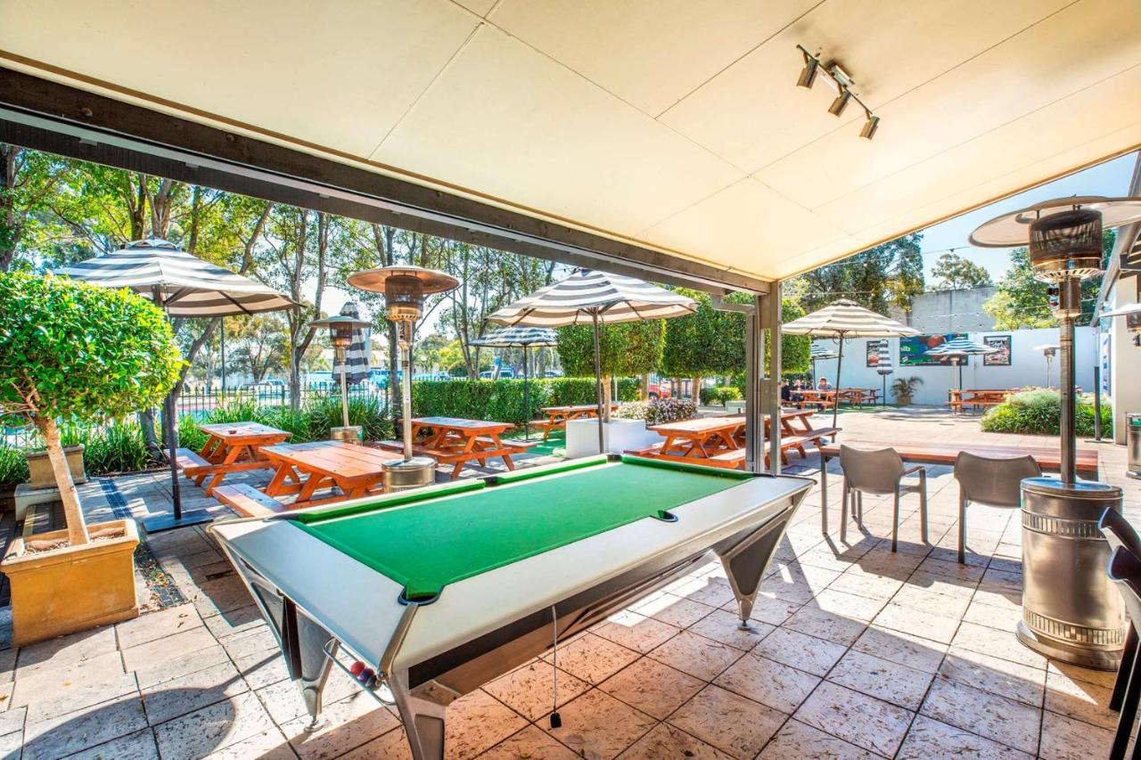 Nightcap At High Flyer Hotel Bankstown Exterior foto