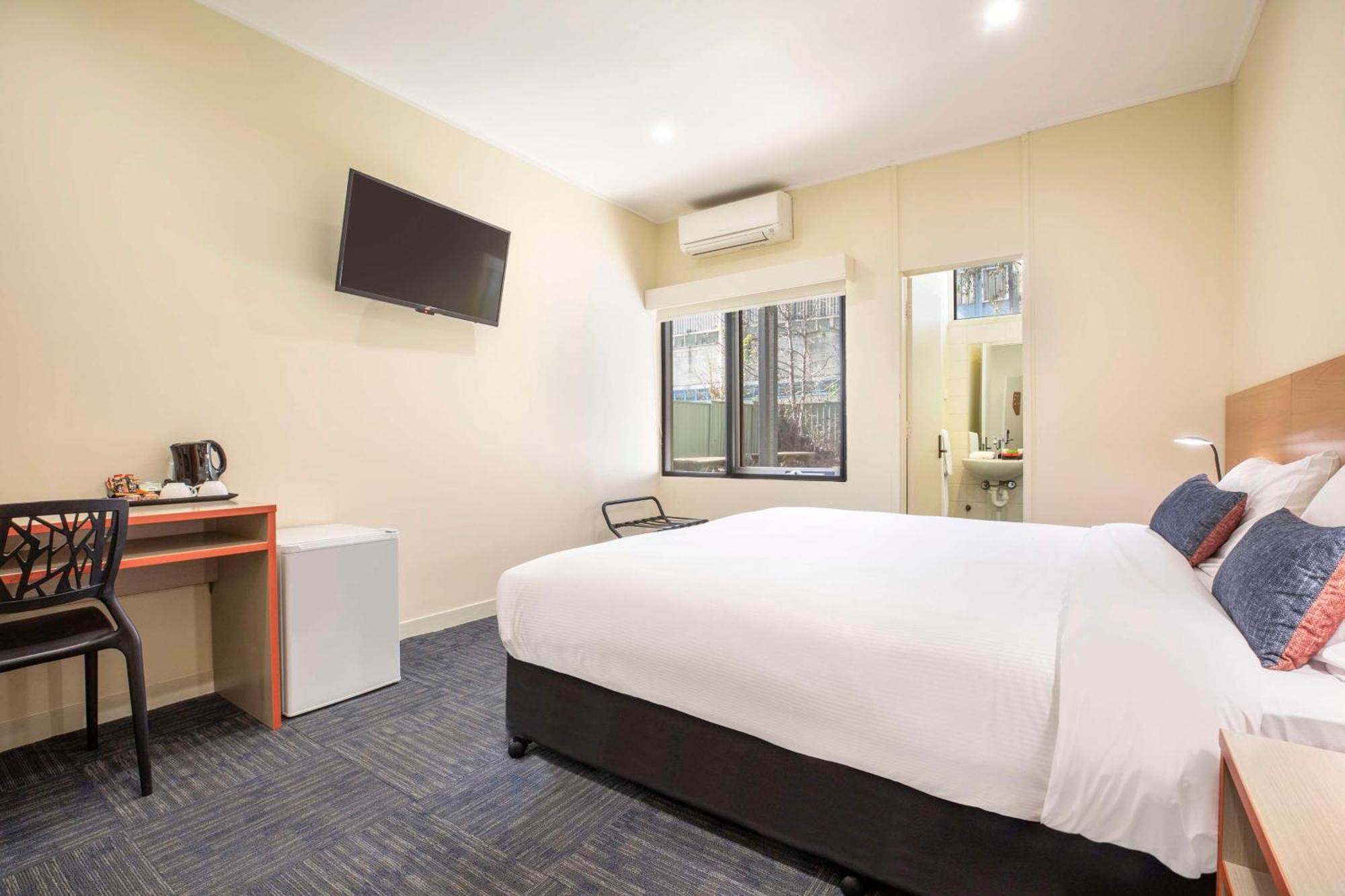 Nightcap At High Flyer Hotel Bankstown Exterior foto