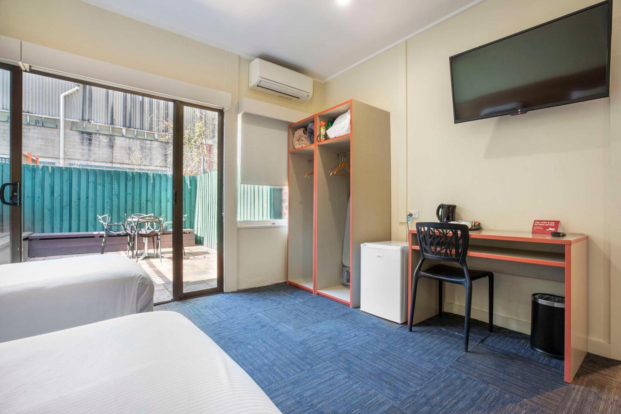 Nightcap At High Flyer Hotel Bankstown Exterior foto