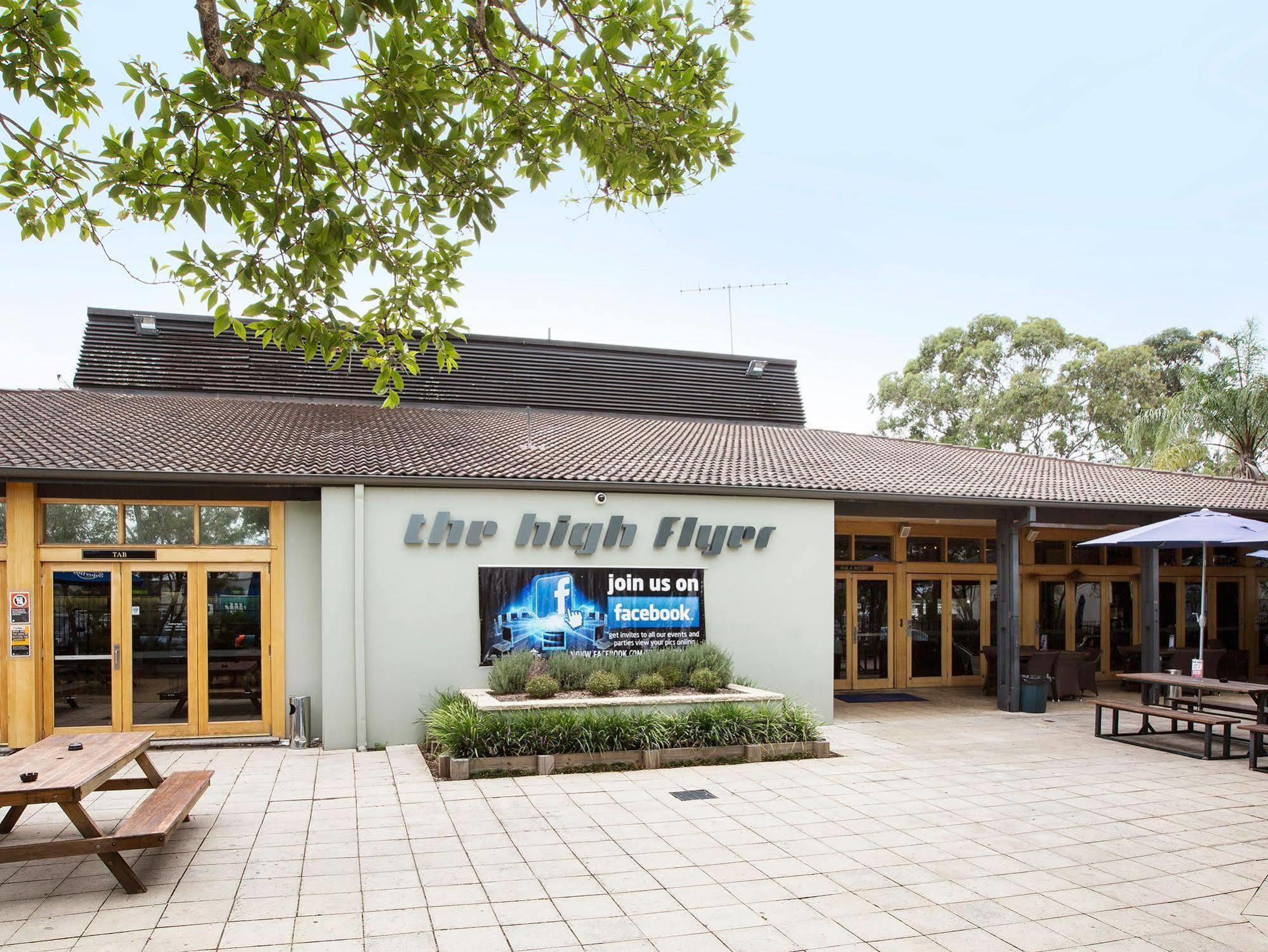 Nightcap At High Flyer Hotel Bankstown Exterior foto